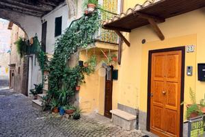 2 LOCALI A GENAZZANO