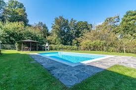 Villa singola in buone condizioni con giardino
