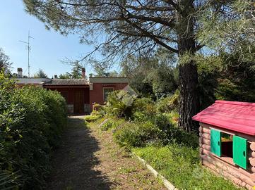 VILLA A SCHIERA A CASSANO DELLE MURGE