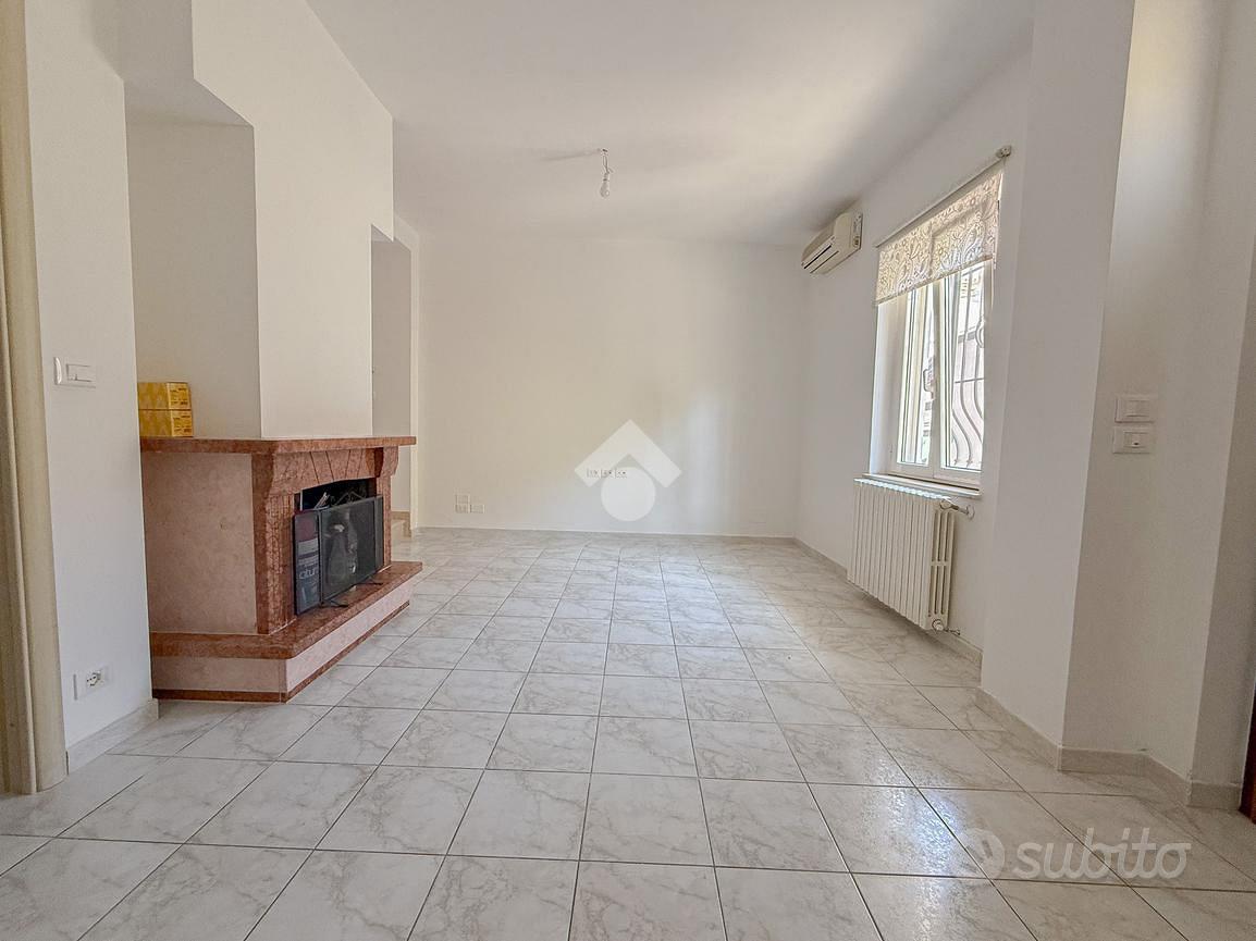 VILLA A SCHIERA A PIANELLA - Vista 3