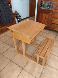 banco di scuola in legno