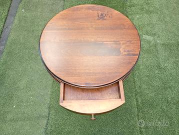 Tavolino porta lampada d'antiquariato.