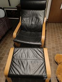 poltrona Ikea Poang con poggiapiedi 