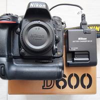 Nikon D600 + Battery Grip + Confezione originale