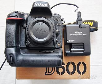 Nikon D600 + Battery Grip + Confezione originale
