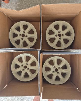 Cerchi 16" Ford Fiesta da raddrizzare/rigenerare