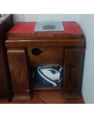 mobili in legno in parte primo 900