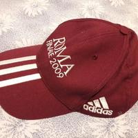 Cappello militare, carlsberg e adidas