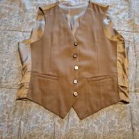 completo uomo scuro con righe chiare