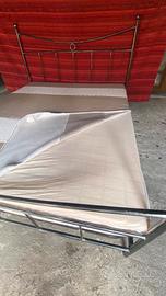 Letto matrimoniale e materasso memory foam