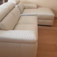 divano in pelle color avorio NUOVO