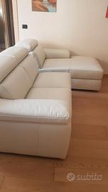 divano in pelle color avorio NUOVO