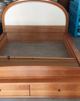 Letto matrimoniale in legno senza rete