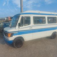 Mercedes 207 per ricambi