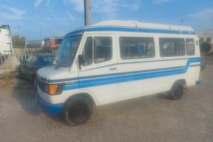 Mercedes 207 per ricambi