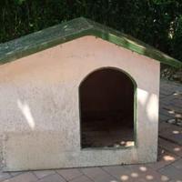 Cuccia cane in cemento casetta