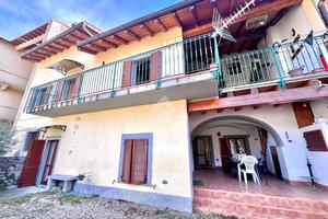 CASA SEMINDIPENDENTE A SOLTO COLLINA