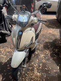 Beverly 300 2015