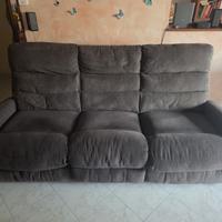 DIVANO 3 POSTI CON ALZATE POGGIA PIEDI