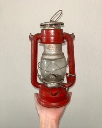 Lanterna / Lampada a cherosene vintage rossa