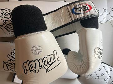Guantoni muay thai 10oz e paratibie SP5 XL FAIRTEX