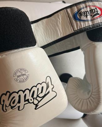 Guantoni muay thai 10oz e paratibie SP5 XL FAIRTEX