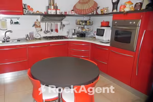 APPARTAMENTO CON BOX, MANSARDA, CANTINA