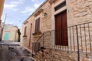 Casa indipendente interamente ristrutturata