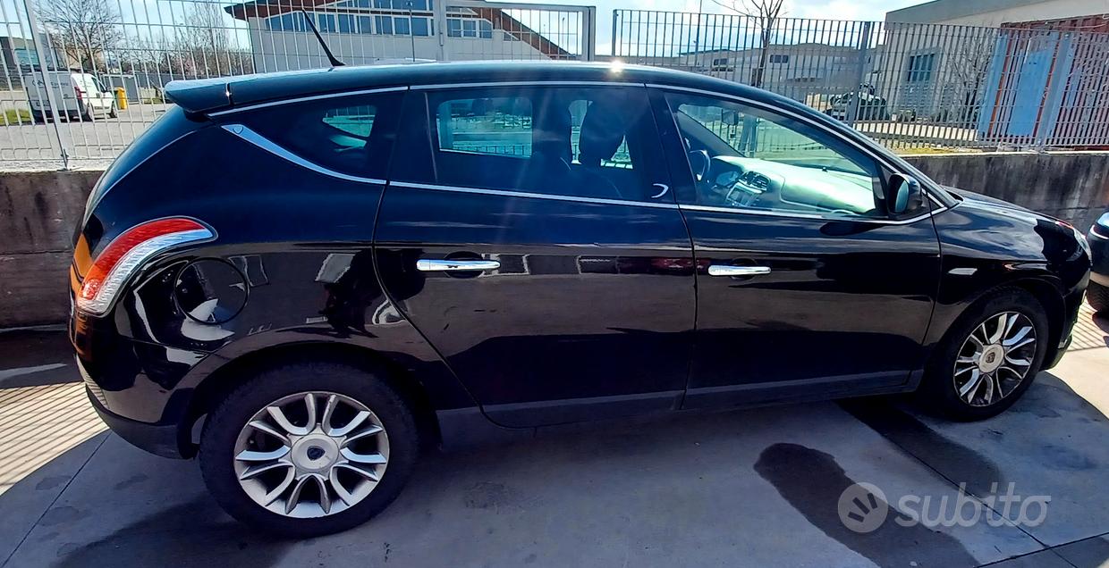 LANCIA Delta (2008-2015)