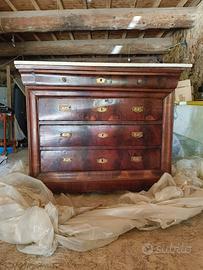 Cassettone  in legno di noce e marmo
