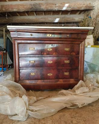 Cassettone  in legno di noce e marmo