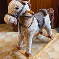 Cavalluccio a dondolo
