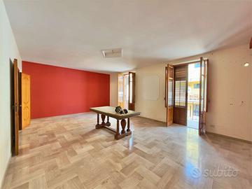 ampio appartamento con terrazzo
