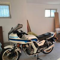 Honda CB 750 F2 - 1983