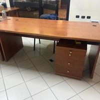 Tavolo/ scrivania da ufficio