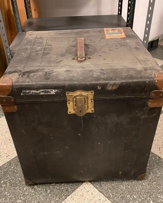 Baule da viaggio antico vintage dei primi del '900