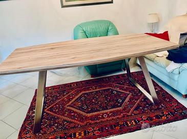 Tavolo di design scandinavo