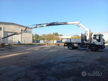 Iveco Eurocargo 180 - 25 con gru Bonfiglioli