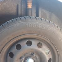 4 ruote Ford Focus 185/65 r14 86h