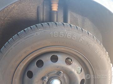 4 ruote Ford Focus 185/65 r14 86h