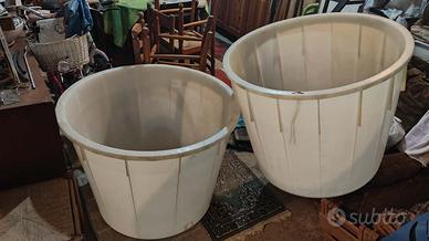2 mastelli per vinificazione da 350 Litri ciascuno