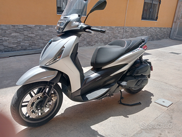 Beverly 400 S. Anno 2022 Grigio