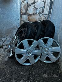 Set 4 cerchi con pneumatici+copricerchi Toyota