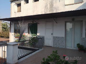 Casa indipendente di 180 m² con più di 5 locali a 