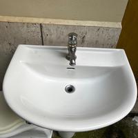 Lavabo Ideal Standard con rubinetteria