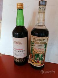 Bottiglie di lacrima Christi e di elisir China