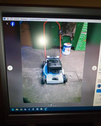 tre rasaerba con motore a scoppio