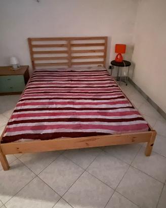 Letto matrimoniale completo di materasso