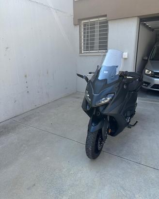 Yamaha tmax 560