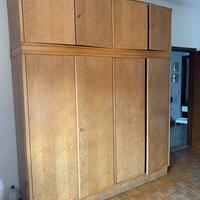 Armadio vintage in legno chiaro a 8 ante